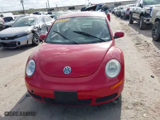 2007 Volkswagen New Beetle Coupe with VIN 3VWPW31CX7M516734, listed as a IAAI auction lot 42064352 with 69,898 mi miles. Bid and sale history available at carsss.com. Image 6.