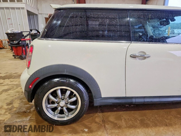 2012 MINI Hardtop z VIN WMWSU3C54CT543437, wystawiony jako Copart lot #60613355 z przebiegiem 43 932 mil mil oraz Szkoda całkowita • Salvage title. Historia ofert i sprzedaży dostępna na DreamBid. Obrazek 10.