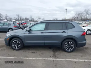 2022 Volkswagen Tiguan S with VIN 3VV0B7AX1NM042942, listed as a IAAI auction lot 41715996 with 30,390 mi miles. Bid and sale history available at carsss.com. Image 14.