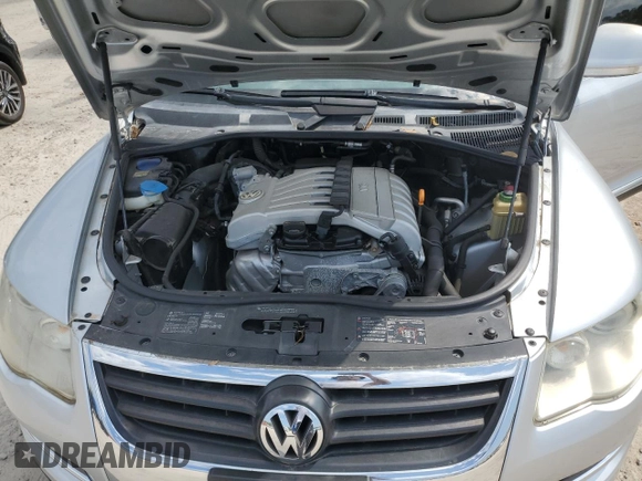 2008 Volkswagen Touareg V6 z VIN WVGBE77L98D003580, wystawiony jako Copart lot #52444235 z przebiegiem 150 876 mil mil oraz Szkoda całkowita • Salvage title. Historia ofert i sprzedaży dostępna na DreamBid. Obrazek 11.