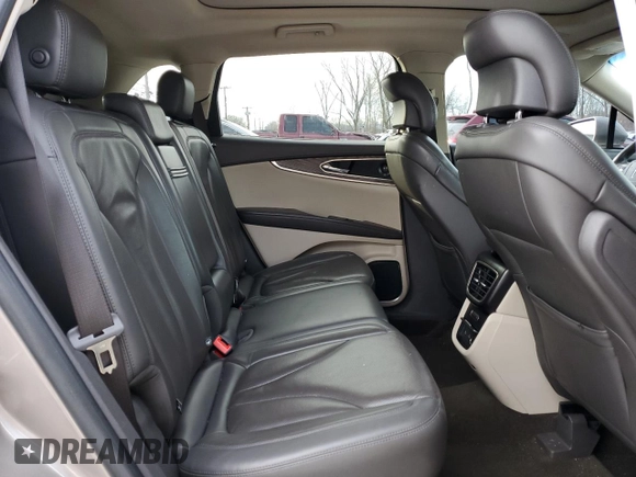 2019 Lincoln Nautilus Reserve z VIN 2LMPJ8L93KBL11136, wystawiony jako Copart lot #46173655 z przebiegiem 72 100 mil mil oraz Szkoda całkowita • Salvage title. Historia ofert i sprzedaży dostępna na DreamBid. Obrazek 11.