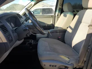 2008 Dodge Dakota SXT z VIN 1D7HW38K28S580141, wystawiony jako Copart lot #42158265 z przebiegiem 239 953 mil mil oraz Szkoda całkowita • Salvage title. Historia ofert i sprzedaży dostępna na DreamBid. Obrazek 7.