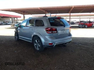 2017 Dodge Journey Crossroad Plus z VIN 3C4PDCGG6HT544637, wystawiony jako IAAI lot #42604245 z przebiegiem 110 759 mil mil oraz . Historia ofert i sprzedaży dostępna na DreamBid. Obrazek 3.