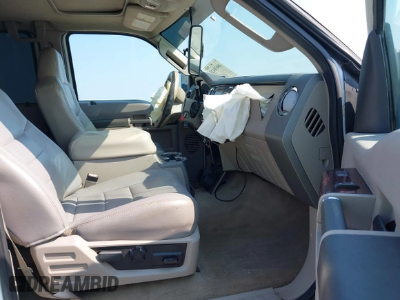 2008 Ford F-250 XL with VIN 1FTSW21R68EE10400, listed as a IAAI auction lot 40030423 with 160,032 mi miles. Bid and sale history available at carsss.com. Image 5.
