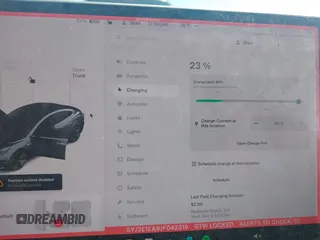 2018 Tesla Model 3 Long Range Battery z VIN 5YJ3E1EA9JF042319, wystawiony jako IAAI lot #41871931 z przebiegiem 138 837 mil mil oraz . Historia ofert i sprzedaży dostępna na DreamBid. Obrazek 18.