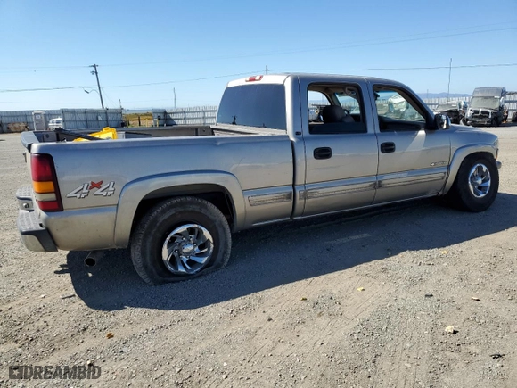 2002 Chevrolet Silverado 1500HD LT with VIN 1GCGK13U12F106955, listed as a Copart auction lot 71199304 with 0 mi miles and Salvage Title. Bid and sale history available at carsss.com. Image 3.
