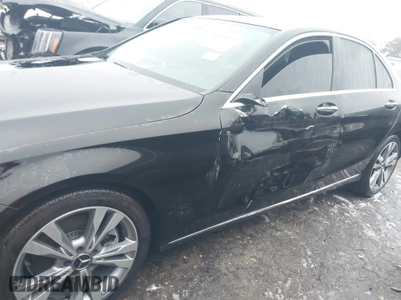 2015 Mercedes-Benz C-Class C 300 with VIN 55SWF4JB9FU089625, listed as a IAAI auction lot 41538932 with 129,101 mi miles. Bid and sale history available at carsss.com. Image 6.