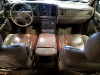 2005 GMC Sierra Denali z VIN 2GTEK63N651146747, wystawiony jako Copart lot #84715894 z przebiegiem 262 492 mil mil oraz Szkody całkowita. Historia ofert i sprzedaży dostępna na DreamBid. Obrazek 8.