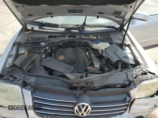 2003 Volkswagen Passat GLS z VIN WVWPD63BX3P100430, wystawiony jako Copart lot #70912634 z przebiegiem 129 933 mil mil oraz Szkoda całkowita • Salvage title. Historia ofert i sprzedaży dostępna na DreamBid. Obrazek 11.