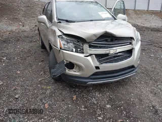 2016 Chevrolet Trax LT with VIN 3GNCJPSB1GL214016, listed as a IAAI auction lot 41971482 with 111,744 mi miles. Bid and sale history available at carsss.com. Image 6.