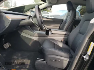 2025 Tesla Model Y Long Range z VIN 7SAYGDEE7SF288570, wystawiony jako Copart lot #48596345 z przebiegiem 4 366 mil mil oraz Szkoda całkowita • Salvage title. Historia ofert i sprzedaży dostępna na DreamBid. Obrazek 7.
