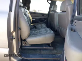 2002 Chevrolet Suburban LS with VIN 3GNEC16Z32G339558, listed as a IAAI auction lot 41739334 with 198,291 mi miles. Bid and sale history available at carsss.com. Image 8.