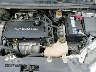 2018 Chevrolet Sonic LT z VIN 1G1JG6SH9J4125507, wystawiony jako Copart lot #55195905 z przebiegiem 142 414 mil mil oraz Szkoda całkowita • Salvage title. Historia ofert i sprzedaży dostępna na DreamBid. Obrazek 13.