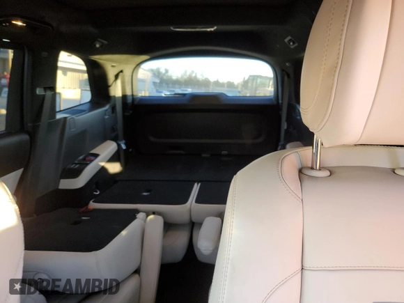 2021 Mercedes-Benz GLS with VIN 4JGFF8KE8MA564233, listed as a Copart auction lot 84046044 with 22,934 mi miles and Salvage Title. Bid and sale history available at carsss.com. Image 10.