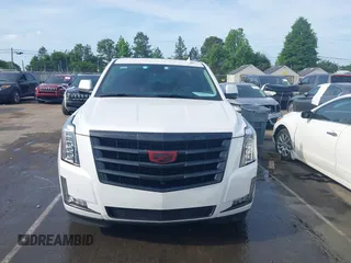 2020 Cadillac Escalade Luxury z VIN 1GYS3BKJ3LR144735, wystawiony jako IAAI lot #42161511 z przebiegiem 77 990 mil mil oraz . Historia ofert i sprzedaży dostępna na DreamBid. Obrazek 12.