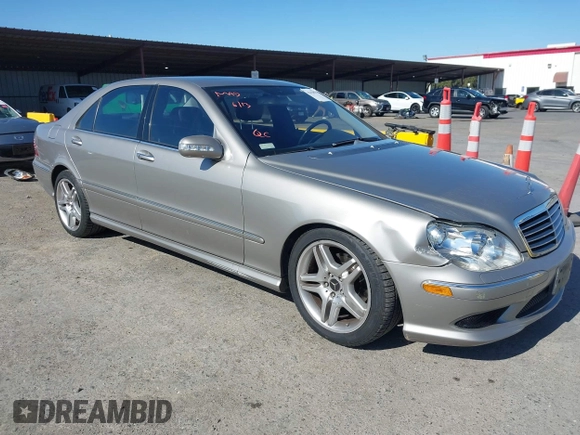 2006 Mercedes-Benz S 500 z VIN WDBNG75J56A469310, wystawiony jako IAAI lot #42454878 z przebiegiem 79 395 mil mil oraz . Historia ofert i sprzedaży dostępna na DreamBid. Obrazek 1.