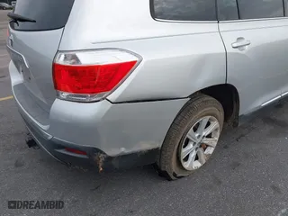 2013 Toyota Highlander with VIN 5TDZK3EH0DS111944, listed as a IAAI auction lot 41399844 with 54,696 mi miles. Bid and sale history available at carsss.com. Image 20.
