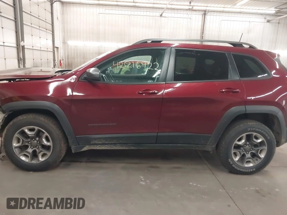 2019 Jeep Cherokee Trailhawk with VIN 1C4PJMBX7KD200267, listed as a IAAI auction lot 42216422 with Not provided miles and . Bid and sale history available at DreamBid. Image 15.