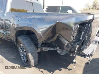 2022 Toyota Tacoma SR5 z VIN 3TMBZ5DN5NM036322, wystawiony jako IAAI lot #42437939 z przebiegiem 77 805 mil mil oraz . Historia ofert i sprzedaży dostępna na DreamBid. Obrazek 12.