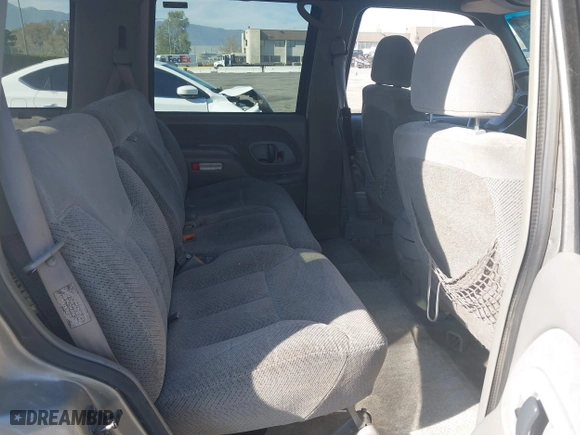 1999 Chevrolet Tahoe with VIN 1GNEC13R8XJ527499, listed as a IAAI auction lot 41880157 with 186,342 mi miles. Bid and sale history available at carsss.com. Image 8.
