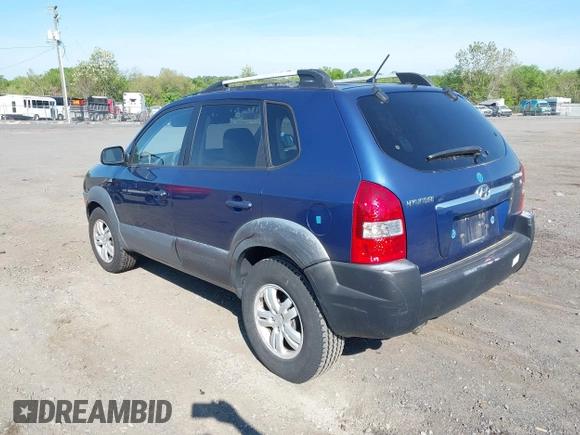 2008 Hyundai Tucson SE with VIN KM8JN12D48U860172, listed as a IAAI auction lot 42152650 with 220,573 mi miles. Bid and sale history available at carsss.com. Image 3.
