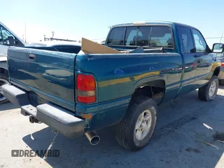 1997 Dodge 1500 z VIN 3B7HF13Z1VG800682, wystawiony jako IAAI lot #42527964 z przebiegiem 180 888 mil mil oraz . Historia ofert i sprzedaży dostępna na DreamBid. Obrazek 4.