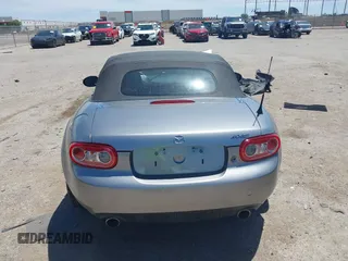 2013 Mazda MX-5 Miata Sport z VIN JM1NC2JF8D0232377, wystawiony jako IAAI lot #42312848 z przebiegiem Nie podano mil oraz . Historia ofert i sprzedaży dostępna na DreamBid. Obrazek 17.
