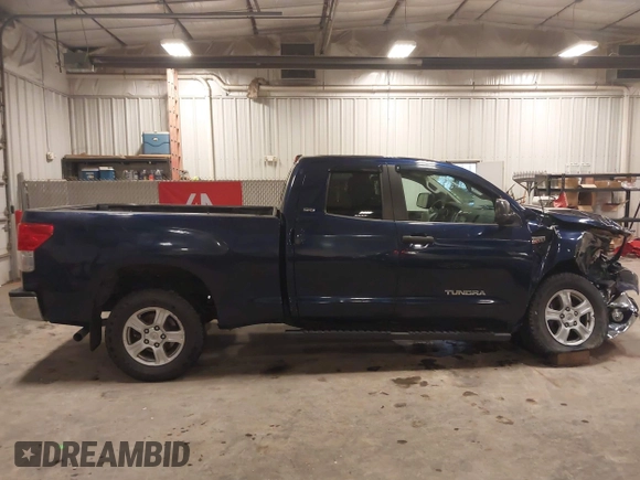 2010 Toyota Tundra z VIN 5TFUW5F10AX154651, wystawiony jako IAAI lot #42113722 z przebiegiem 225 372 mil mil oraz . Historia ofert i sprzedaży dostępna na DreamBid. Obrazek 14.