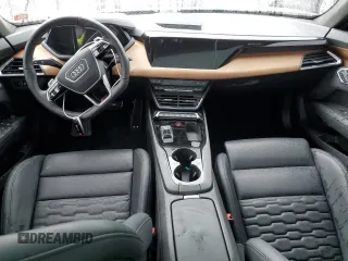 2022 Audi RS e-tron GT z VIN WAUAHBFW9N7904526, wystawiony jako Copart lot #68278973 z przebiegiem 8103 mil mil oraz . Historia ofert i sprzedaży dostępna na DreamBid. Obrazek 8.