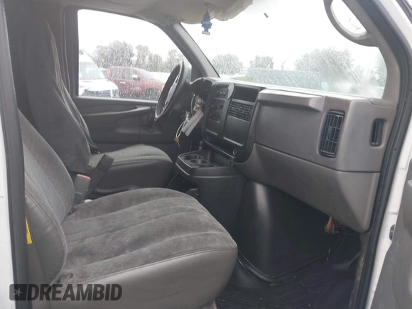 2006 Chevrolet Express Cargo z VIN 1GCHG35U461114730, wystawiony jako IAAI lot #41774915 z przebiegiem 260 059 mil mil oraz . Historia ofert i sprzedaży dostępna na DreamBid. Obrazek 5.