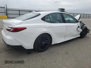 2025 Toyota Camry LE z VIN 4T1DAACK6SU021704, wystawiony jako Copart lot #53556115 z przebiegiem 2 600 mil mil oraz Szkoda całkowita • Salvage title. Historia ofert i sprzedaży dostępna na DreamBid. Obrazek 3.