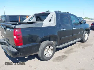 2008 Chevrolet Avalanche LTZ z VIN 3GNFK12338G139684, wystawiony jako IAAI lot #42232957 z przebiegiem 280 661 mil mil oraz . Historia ofert i sprzedaży dostępna na DreamBid. Obrazek 4.