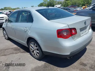 2010 Volkswagen Jetta Limited Edition с VIN 3VWRZ7AJ9AM115141, выставлен на аукционе IAAI как лот 42381197 с пробегом 264 054 миль миль и . История ставок и продаж доступна на DreamBid. Изображение 3.
