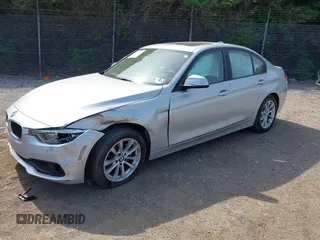 2018 BMW 3 Series 320i xDrive z VIN WBA8A3C5XJA494899, wystawiony jako IAAI lot #42092150 z przebiegiem 60 884 mil mil oraz . Historia ofert i sprzedaży dostępna na DreamBid. Obrazek 18.
