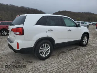2015 Kia Sorento LX with VIN 5XYKTCA68FG595090, listed as a Copart auction lot 52178005 with 174,032 mi miles and Salvage Title. Bid and sale history available at carsss.com. Image 3.