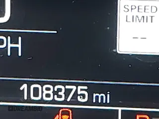 2017 GMC Acadia SLT z VIN 1GKKNVLS5HZ190619, wystawiony jako IAAI lot #42213852 z przebiegiem 108 375 mil mil oraz . Historia ofert i sprzedaży dostępna na DreamBid. Obrazek 16.