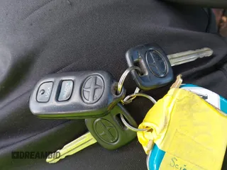 2005 Scion xB z VIN JTLKT324150221300, wystawiony jako IAAI lot #42367179 z przebiegiem 131 368 mil mil oraz . Historia ofert i sprzedaży dostępna na DreamBid. Obrazek 11.