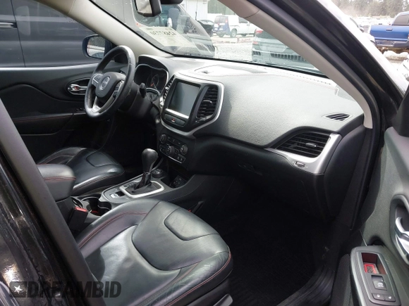 2014 Jeep Cherokee Trailhawk z VIN 1C4PJMBB1EW145683, wystawiony jako IAAI lot #42487730 z przebiegiem 148 277 mil mil oraz . Historia ofert i sprzedaży dostępna na DreamBid. Obrazek 5.