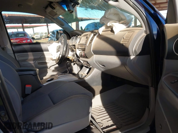 2013 Toyota Tacoma PreRunner z VIN 3TMKU4HN6DM038078, wystawiony jako IAAI lot #41397637 z przebiegiem 109 017 mil mil oraz . Historia ofert i sprzedaży dostępna na DreamBid. Obrazek 5.