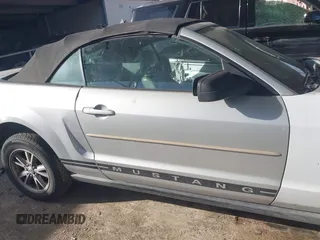 2007 Ford Mustang Deluxe with VIN 1ZVFT84N375205957, listed as a IAAI auction lot 41728914 with Not Provided miles and . Bid and sale history available at carsss.com. Image 13.