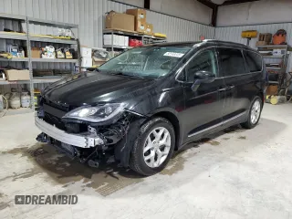 2017 Chrysler Pacifica Touring L Plus z VIN 2C4RC1EG7HR577510, wystawiony jako Copart lot #58149235 z przebiegiem 194 166 mil mil oraz Szkoda całkowita • Salvage title. Historia ofert i sprzedaży dostępna na DreamBid. Obrazek 1.