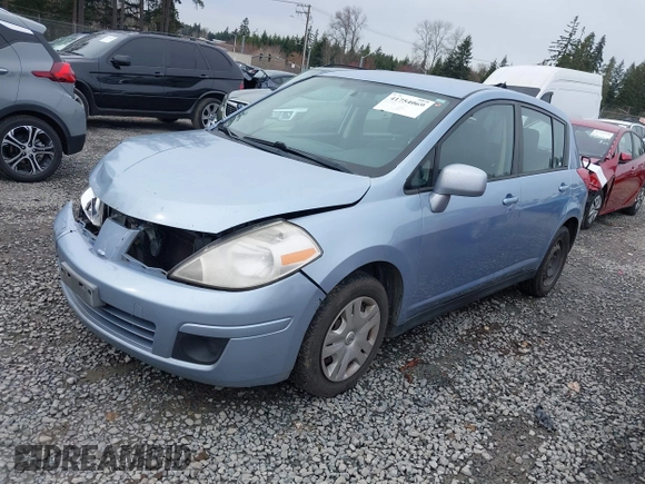 2011 Nissan Versa S z VIN 3N1BC1CP8BL460398, wystawiony jako IAAI lot #41754069 z przebiegiem 239 363 mil mil oraz . Historia ofert i sprzedaży dostępna na DreamBid. Obrazek 17.
