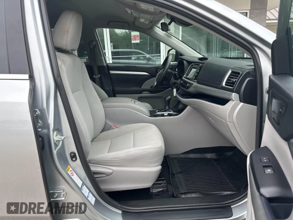 2019 Toyota Highlander LE with VIN 5TDBZRFH9KS945111, listed as a IAAI auction lot 42727416 with 179,416 mi miles and . Bid and sale history available at DreamBid. Image 5.