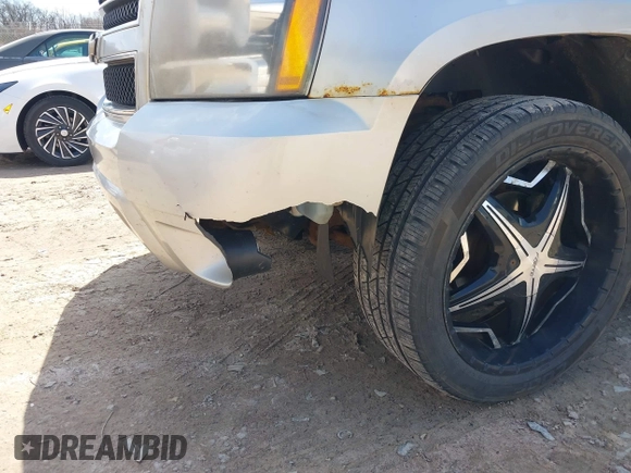 2010 Chevrolet Suburban LS with VIN 1GNUKHE34AR225345, listed as a IAAI auction lot 42106308 with 203,097 mi miles. Bid and sale history available at carsss.com. Image 6.