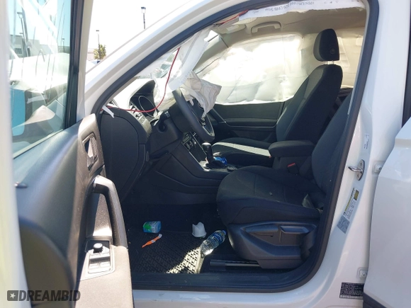 2018 Volkswagen Tiguan S with VIN 3VV0B7AXXJM109354, listed as a IAAI auction lot 41841556 with 67,798 mi miles. Bid and sale history available at carsss.com. Image 5.