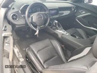 2023 Chevrolet Camaro 2LT z VIN 1G1FD1RX4P0152578, wystawiony jako Copart lot #51650104 z przebiegiem 10 457 mil mil oraz Czysty tytuł • Clean title. Historia ofert i sprzedaży dostępna na DreamBid. Obrazek 8.