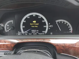 2012 Mercedes-Benz S 550 z VIN WDDNG7DB2CA456186, wystawiony jako IAAI lot #42027448 z przebiegiem 76 997 mil mil oraz . Historia ofert i sprzedaży dostępna na DreamBid. Obrazek 7.