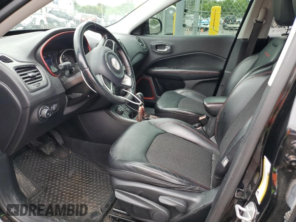 2020 Jeep Compass Trailhawk z VIN 3C4NJDDB6LT127557, wystawiony jako Copart lot #57888245 z przebiegiem 113 836 mil mil oraz Szkoda całkowita • Salvage title. Historia ofert i sprzedaży dostępna na DreamBid. Obrazek 7.