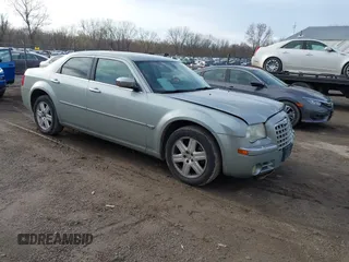 2006 Chrysler 300 C with VIN 2C3LK63H56H423161, listed as a IAAI auction lot 41947286 with 227,092 mi miles and . Bid and sale history available at carsss.com. Image 1.