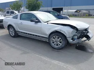 2005 Ford Mustang Deluxe with VIN 1ZVFT80N855189337, listed as a IAAI auction lot 41836962 with 185,248 mi miles. Bid and sale history available at carsss.com. Image 1.